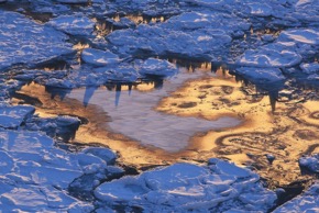 2月 夕照の氷海（ウトロ）